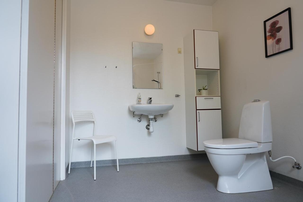 Apartment with Shower,1033950767:JPEG