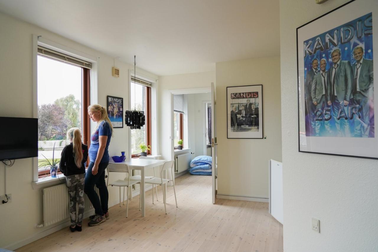 Apartment with Shower,1033951064:JPEG