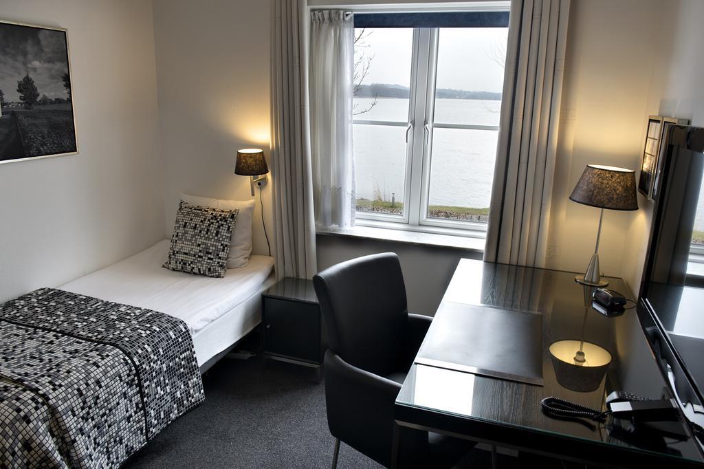 Single Room Lake View,1681721318:JPEG