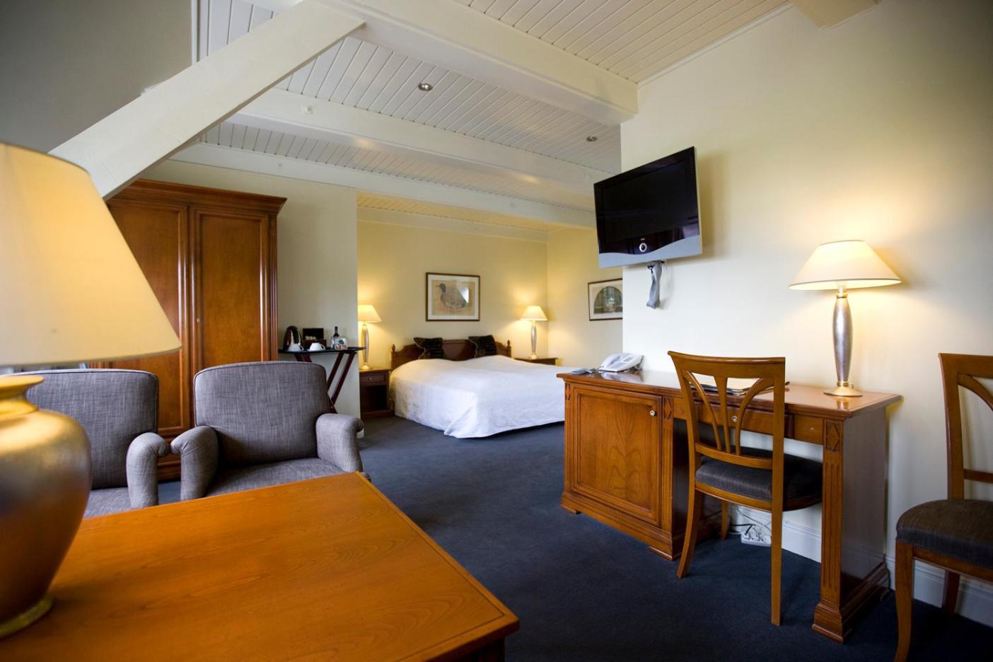 Family Junior Suite (2 Adults + 2 Children),25118118:JPEG