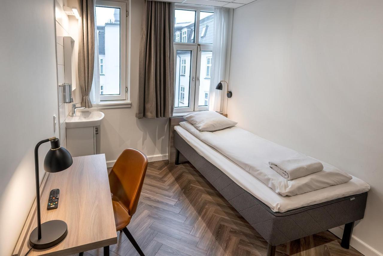 Single Room with Shared Bathroom,1177287376:JPEG