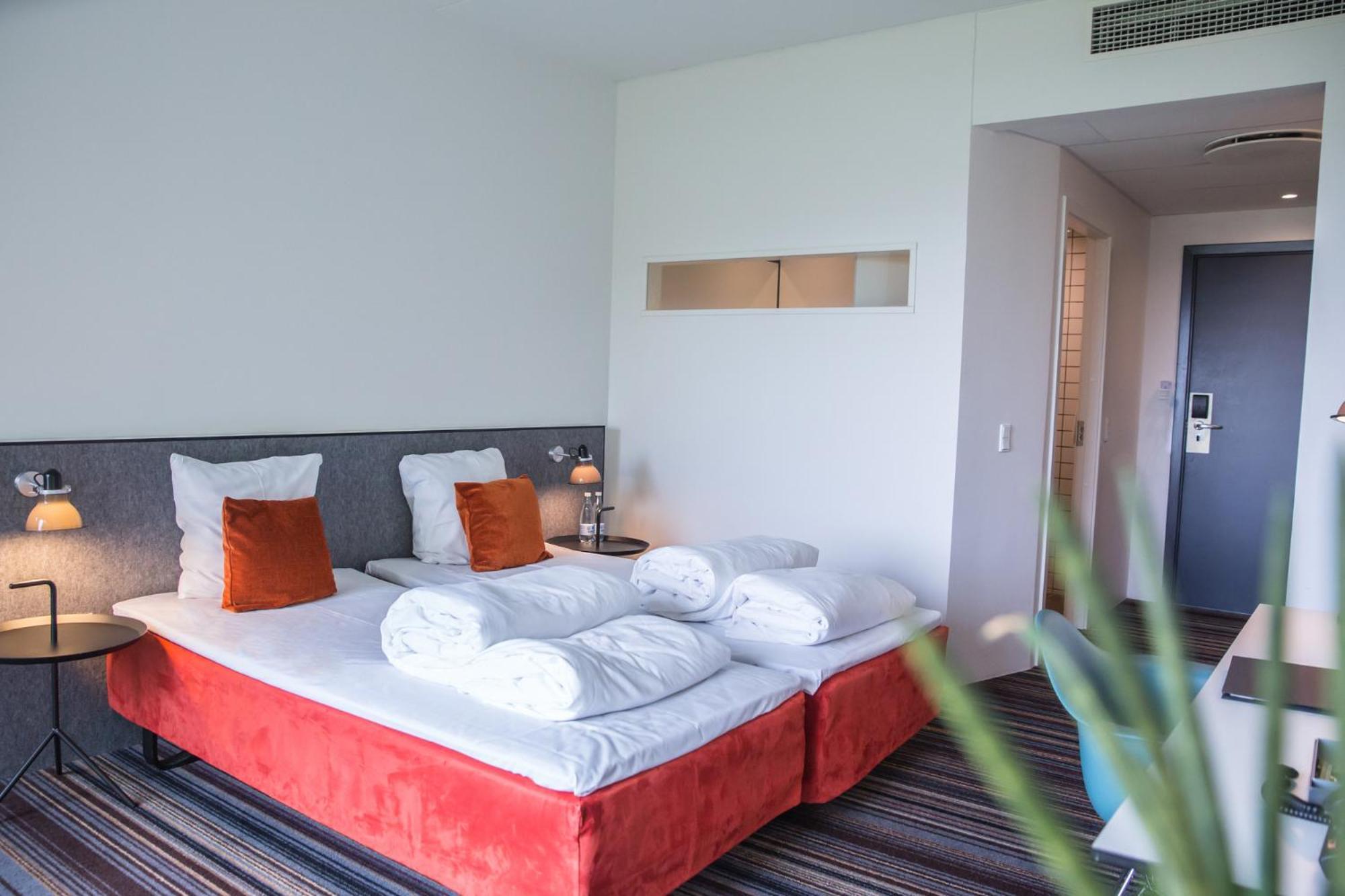 Superior Plus Double or Twin Room,906829882:JPEG