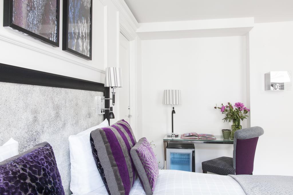 Family Room,130186844:JPEG