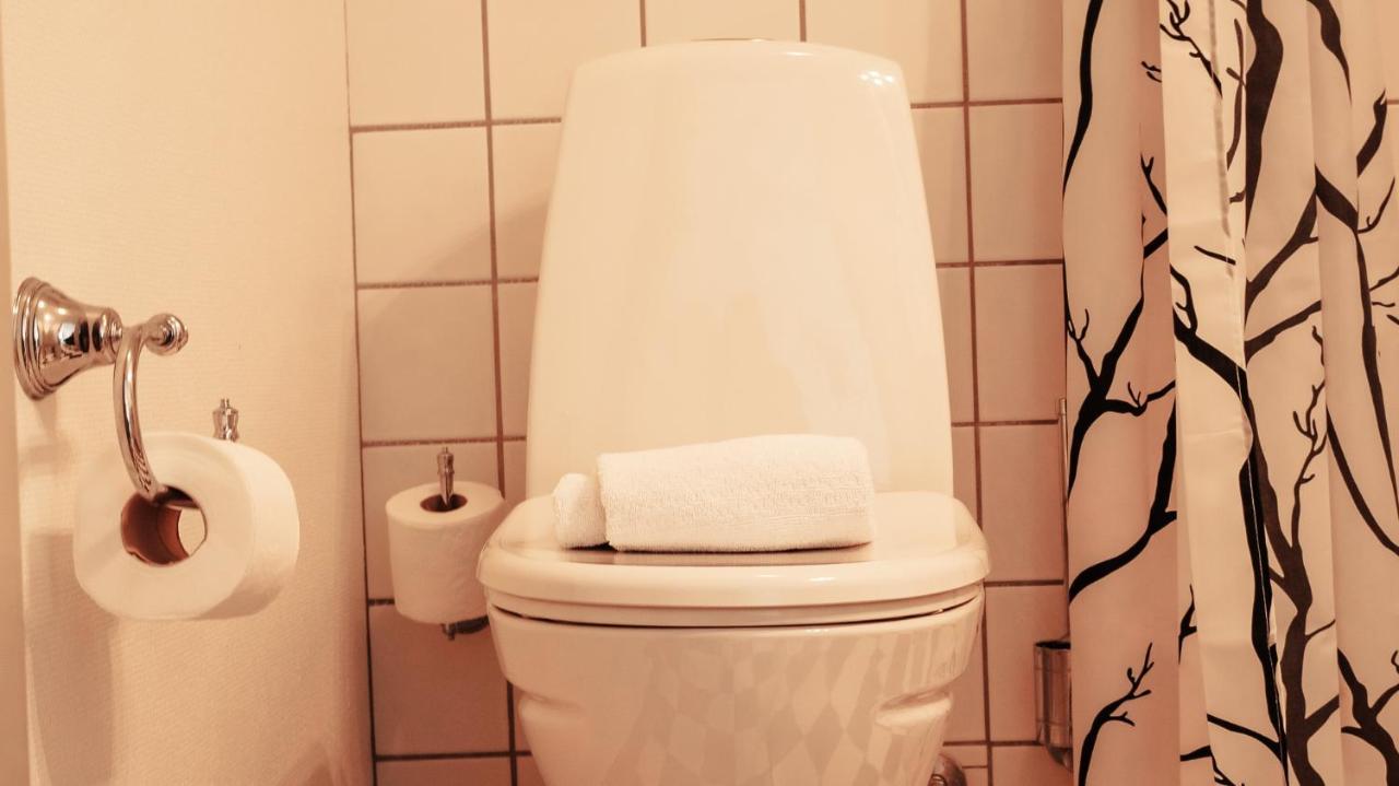 Queen Room,1317565492:JPEG