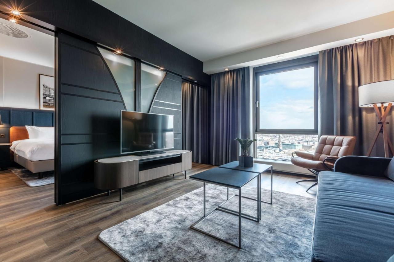 Suite with Skyline and Lake View,1476665731:JPEG