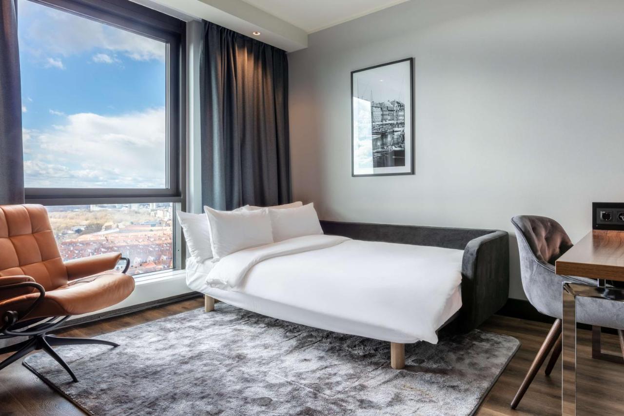 Family Room,1398949664:JPEG