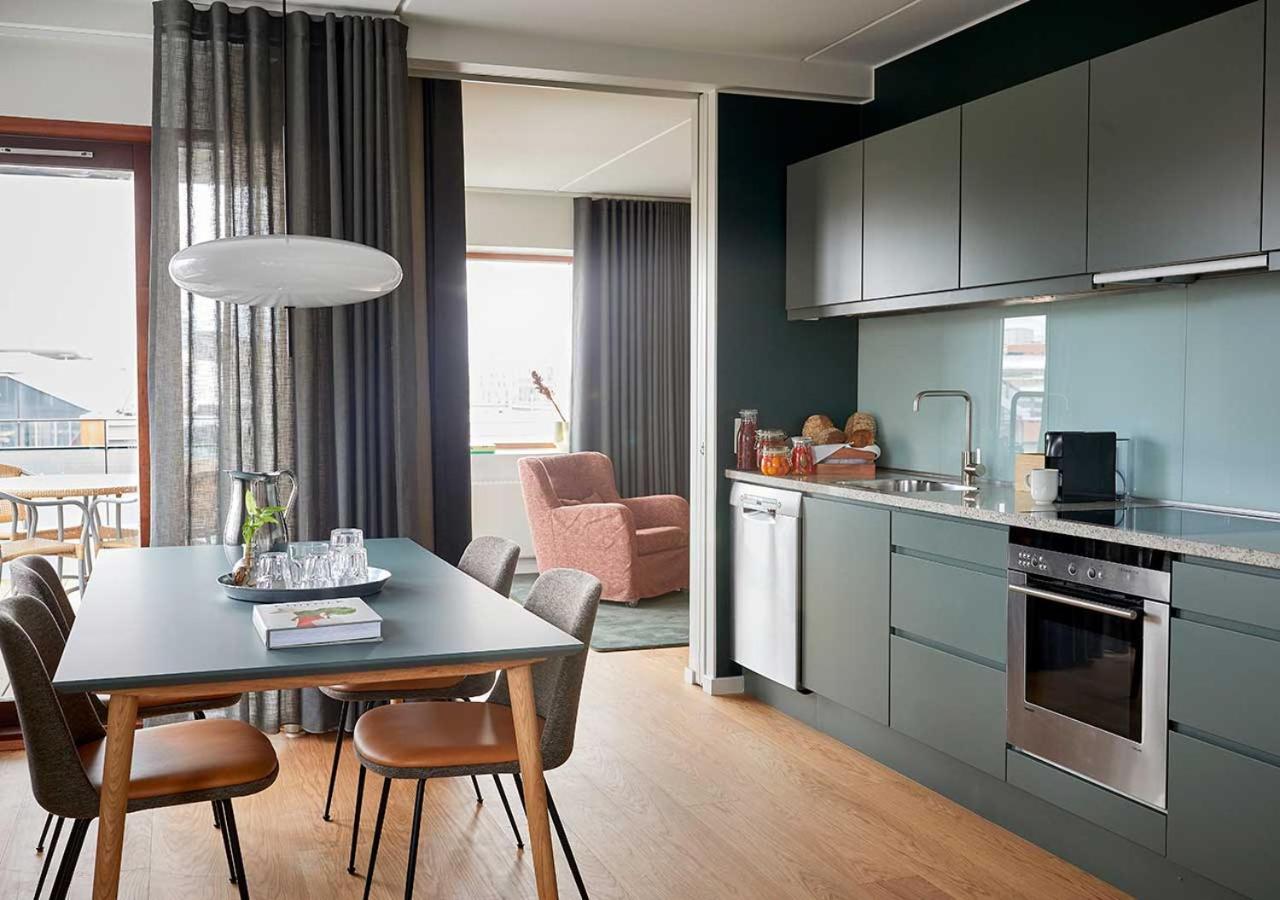 Deluxe One-Bedroom Apartment 77m2
