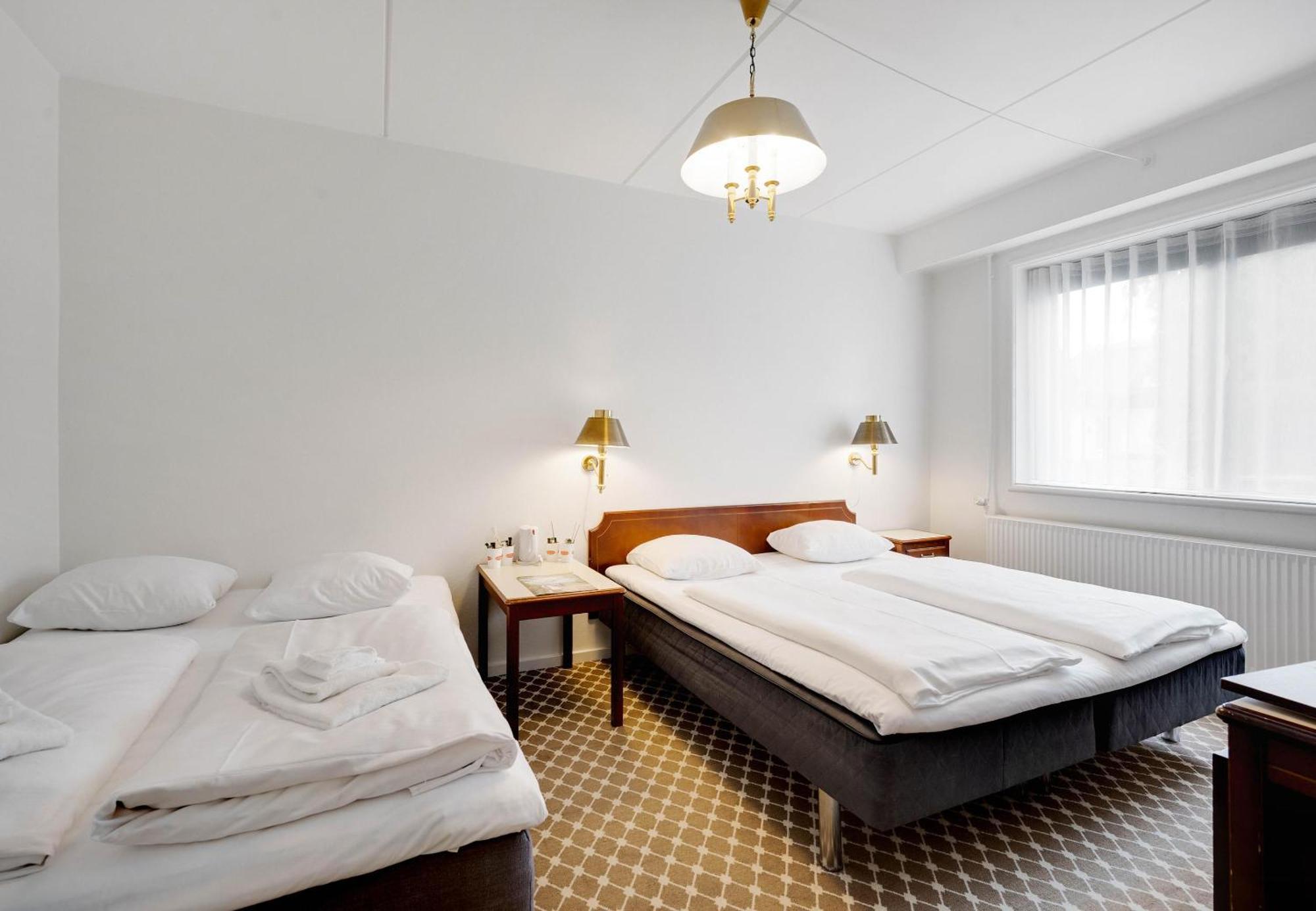 Family Room,1681722027:JPEG