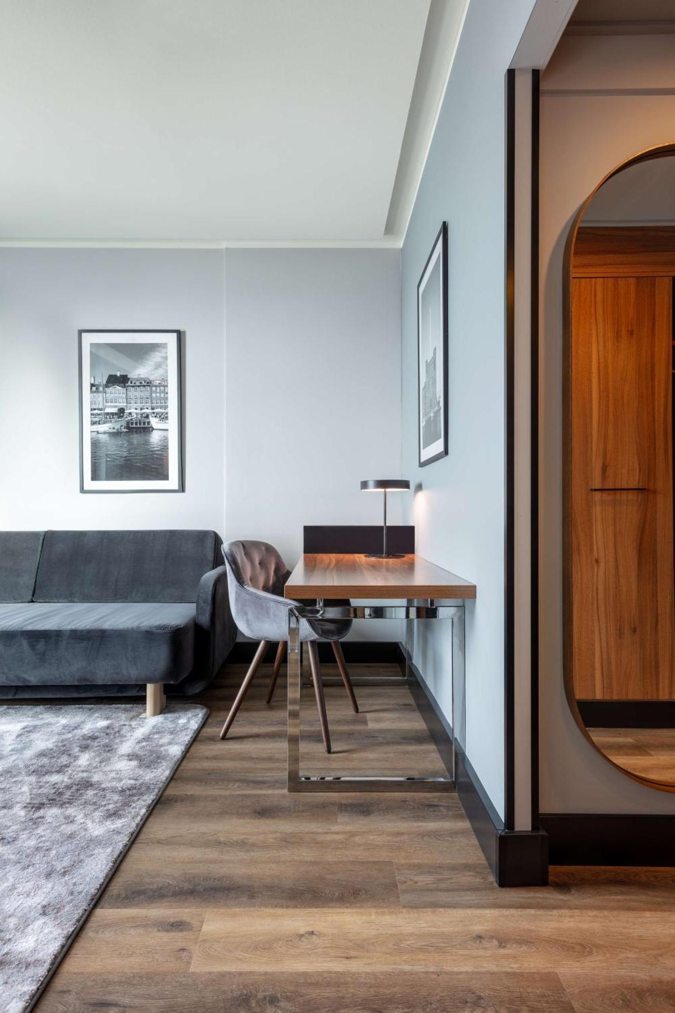 Junior Suite with Panoramic City View,1398947816:JPEG