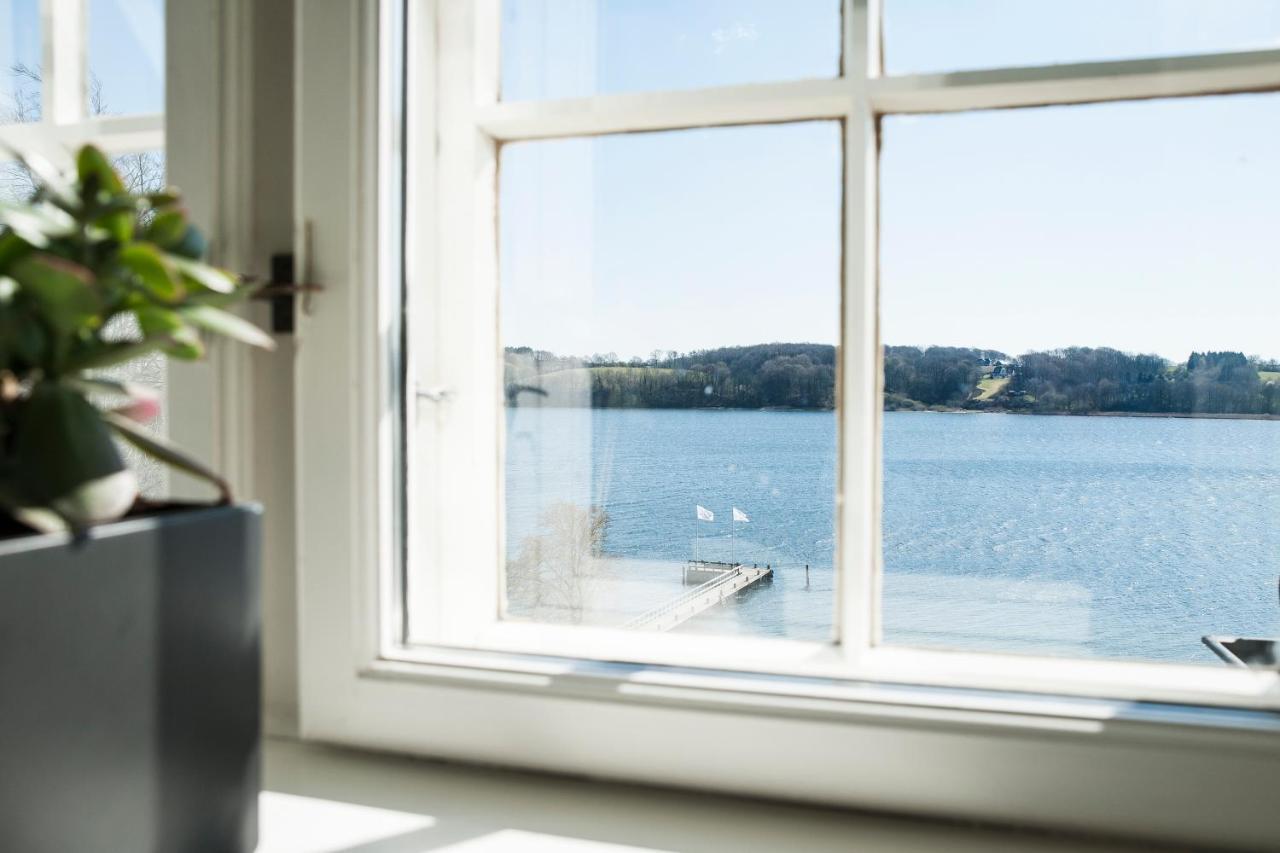 Small Double Room with Lake View (140 cm bed)
