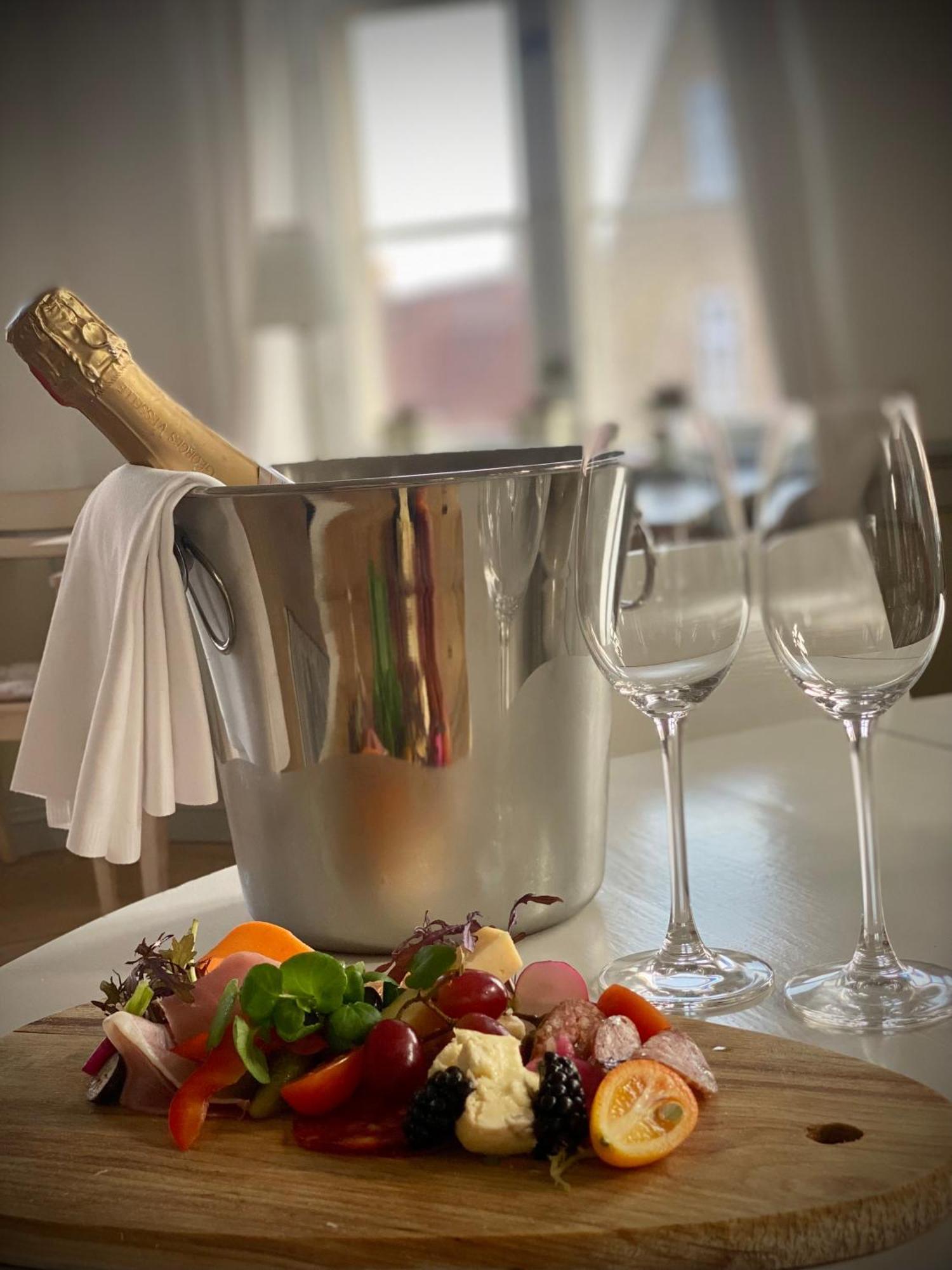 Suite,1538370730:JPEG