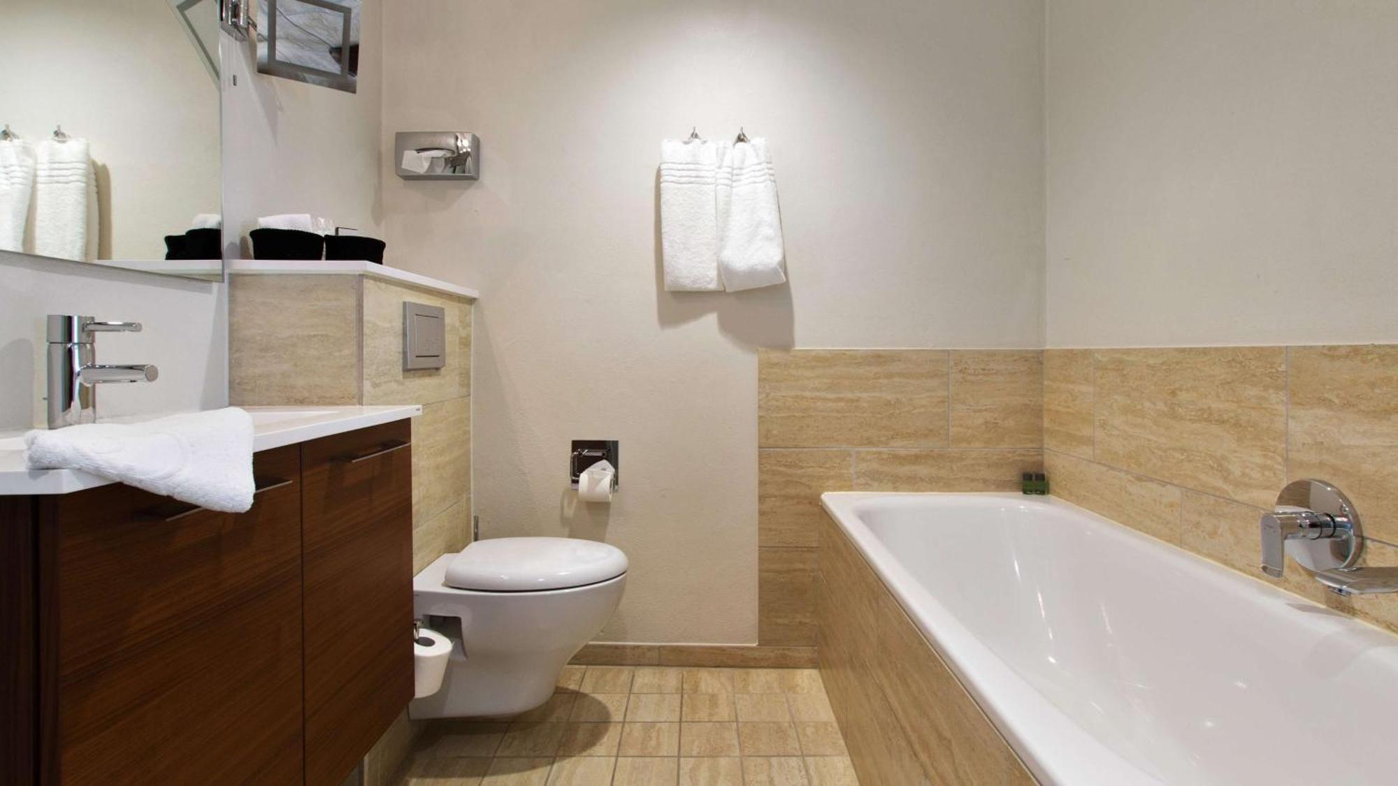 Suite Junior Lit King-Size avec Canapé-Lit et Baignoire - Non-Fumeurs