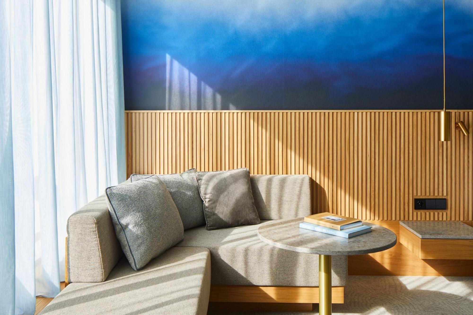 Executive Room Lounge Access