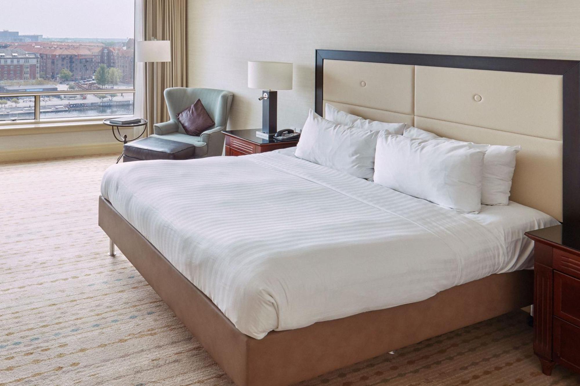 Deluxe Guest room 1 King Water View