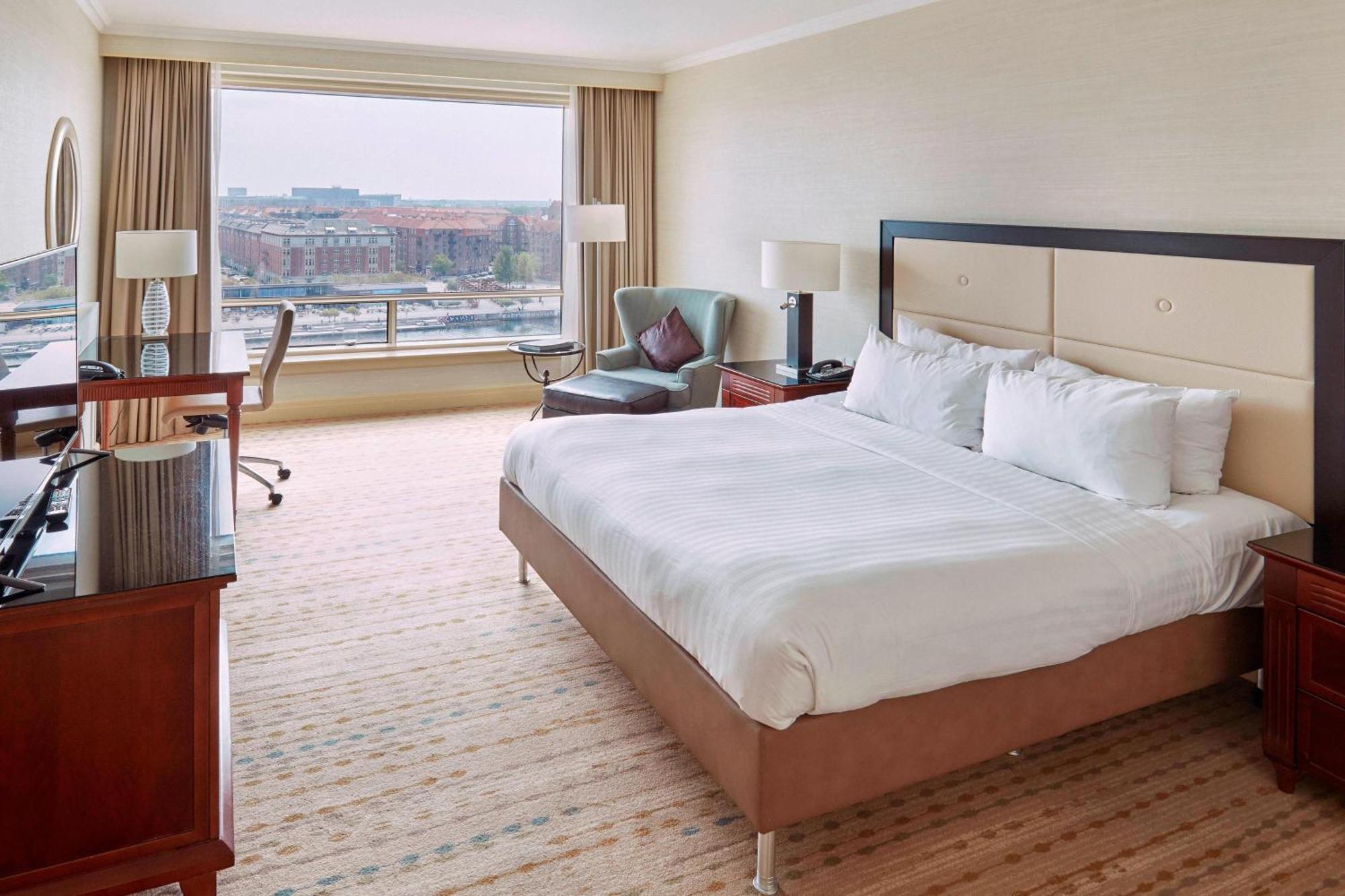 Deluxe Guest room 1 King Water View