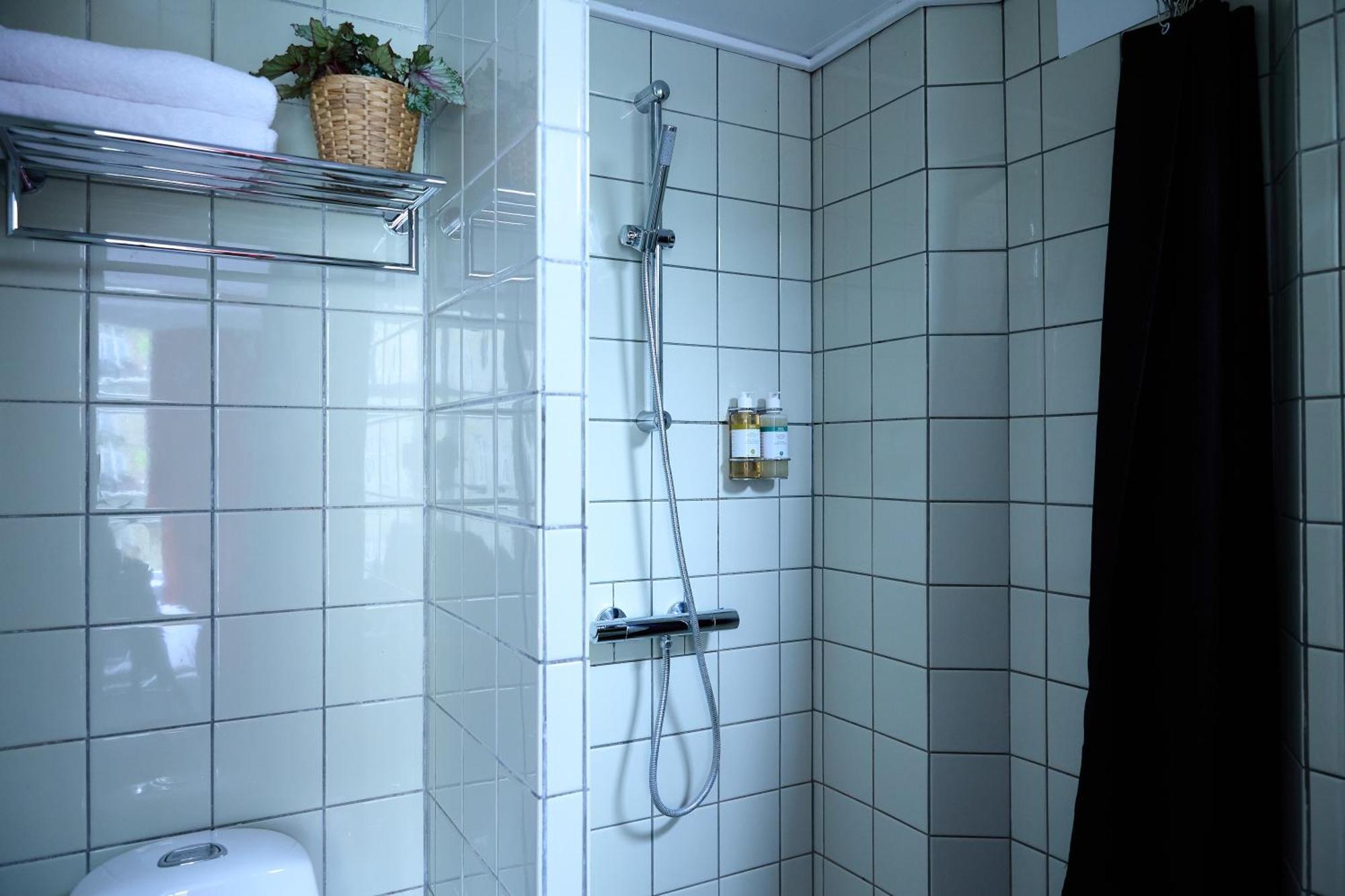 Single Room,1618265733:JPEG