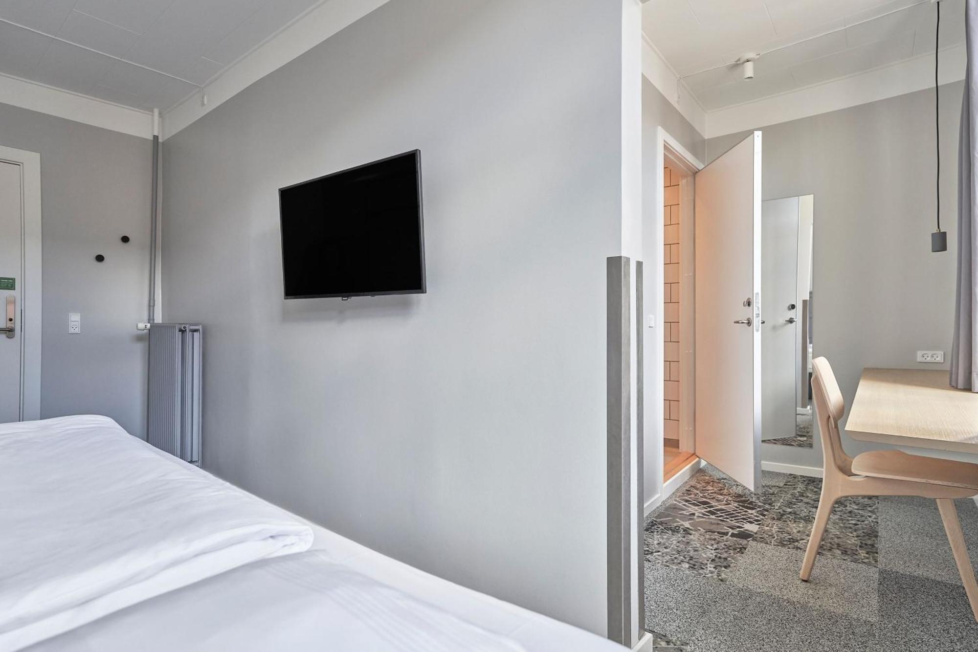 Efficient Single Room Twin Bed