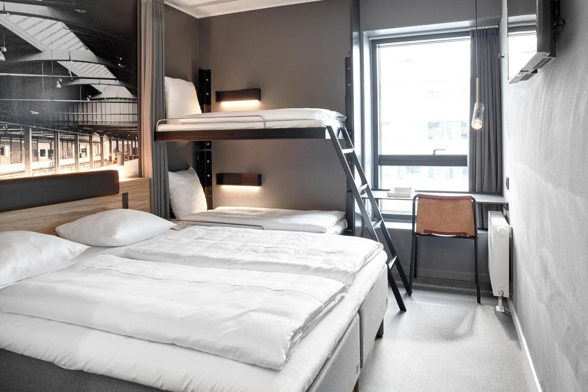Standard Family Room King Bed Bunk Beds