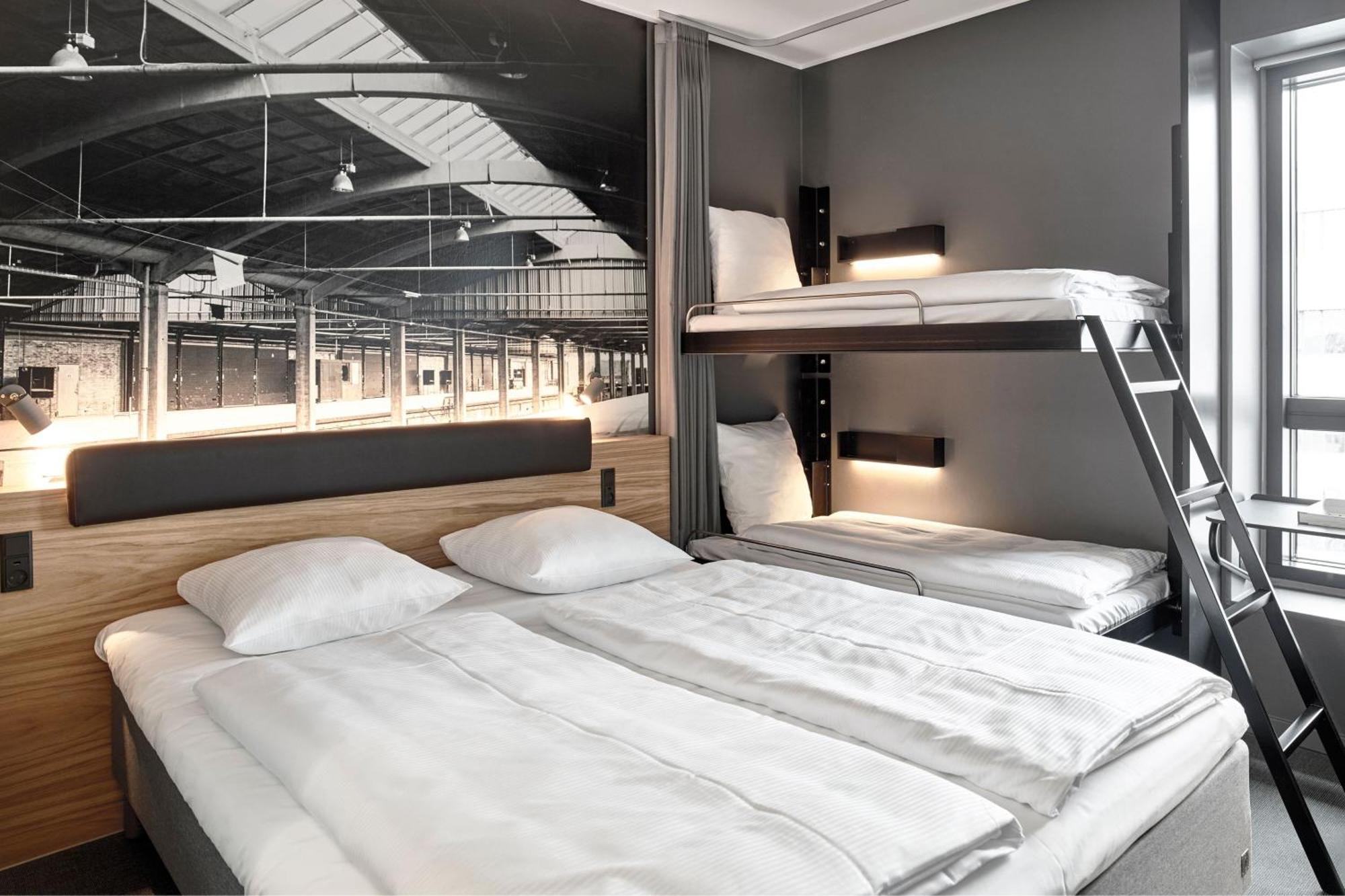 Standard Family Room King Bed Bunk Beds