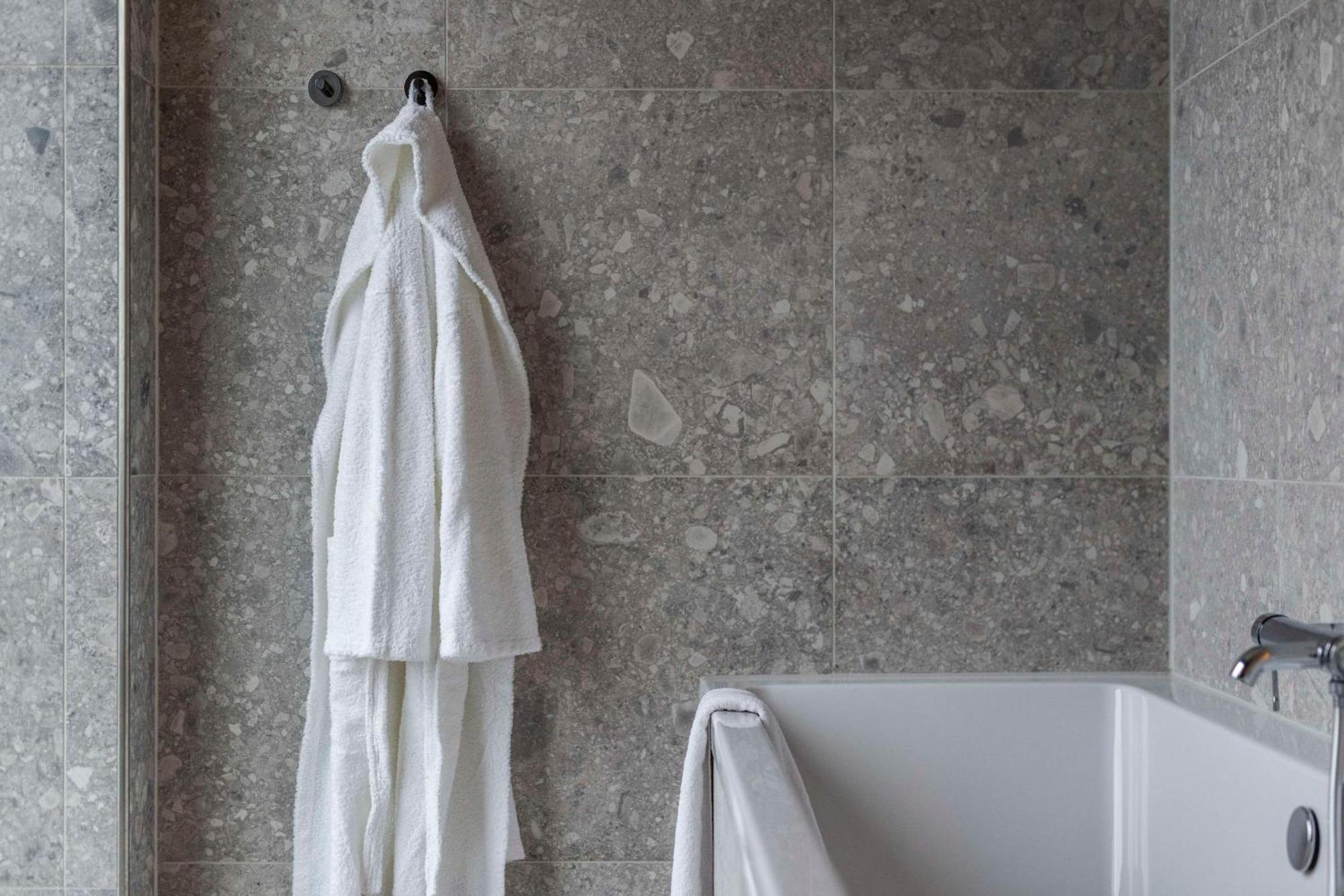Superior Double Room Wellness pool access
