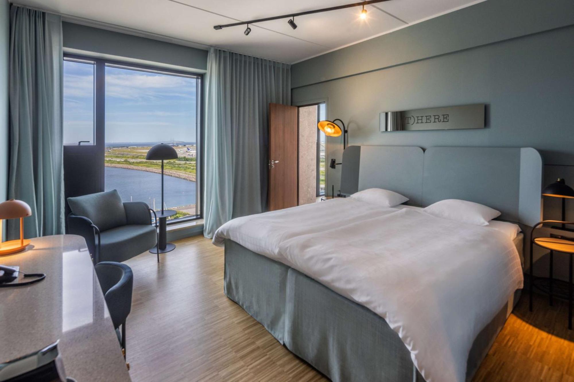Superior Double Room Wellness pool access