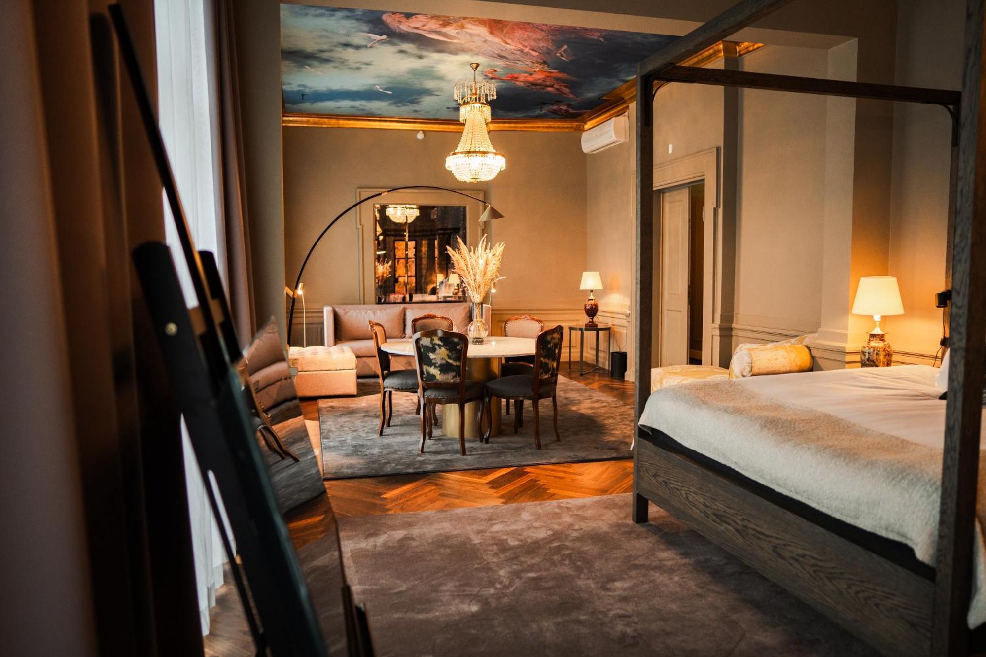 Rosen Suite