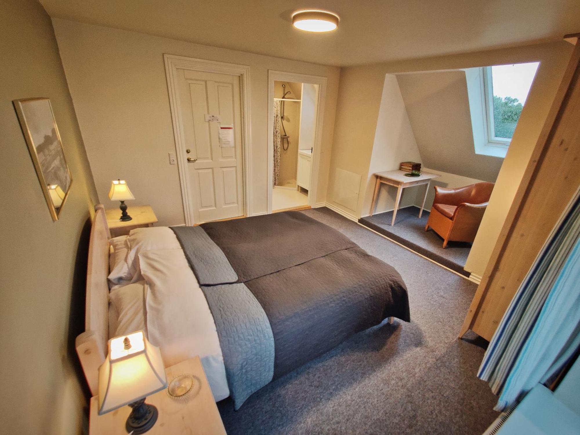 Double Room Private Bathroom