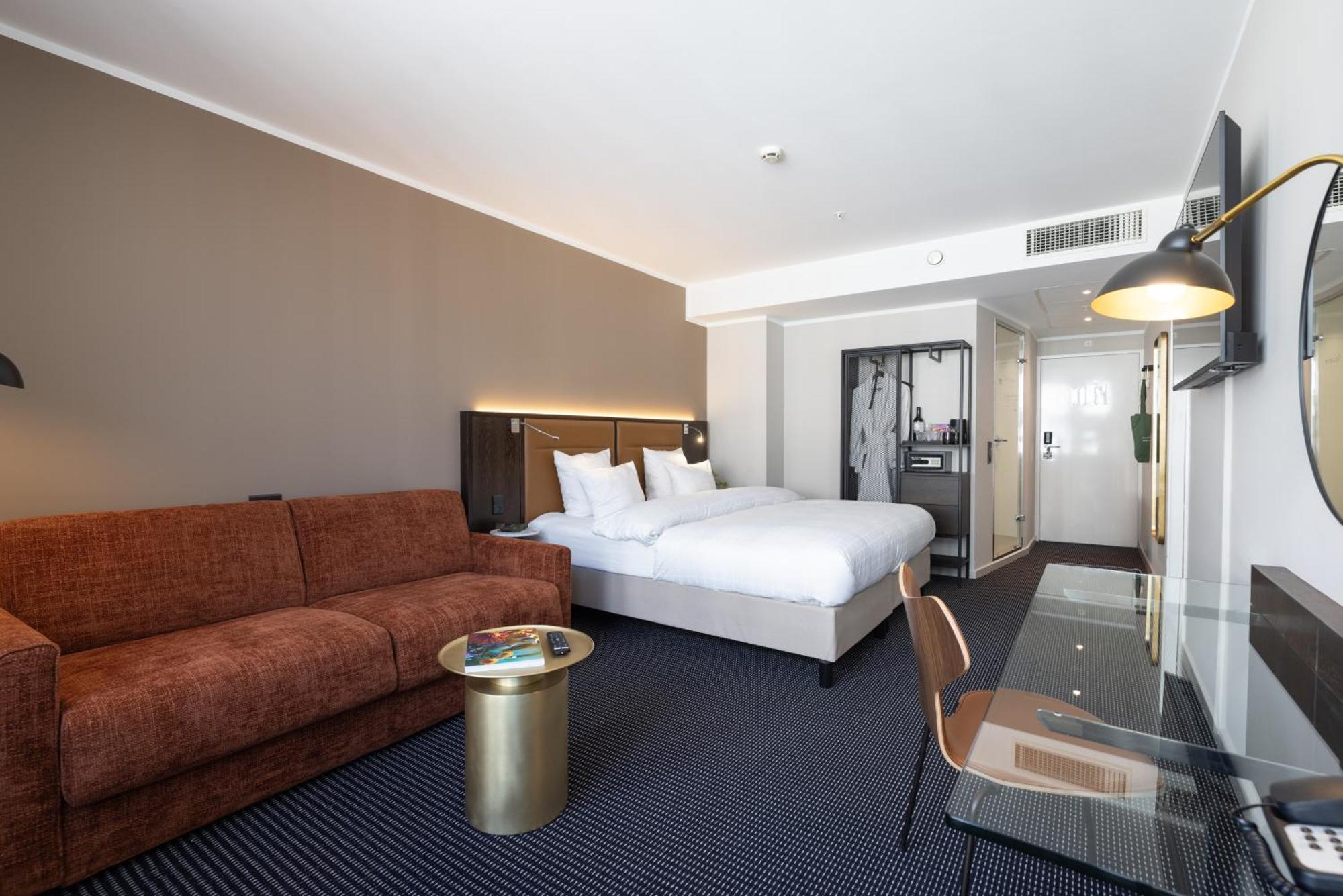 Connecting Room for up to 6 people,1681712928:JPEG