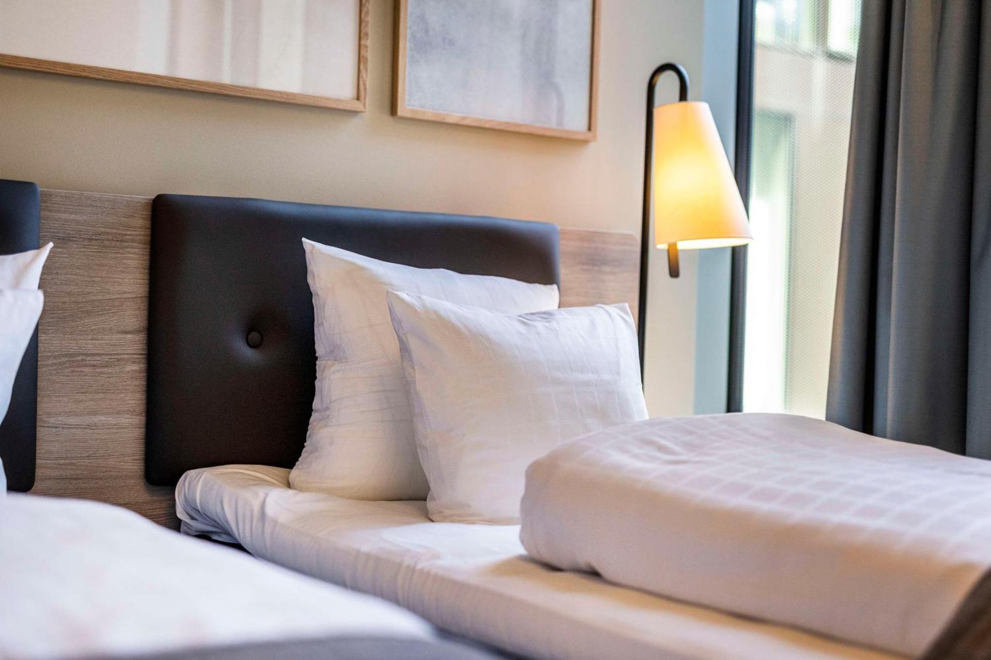 Twin Room Wellness pool access