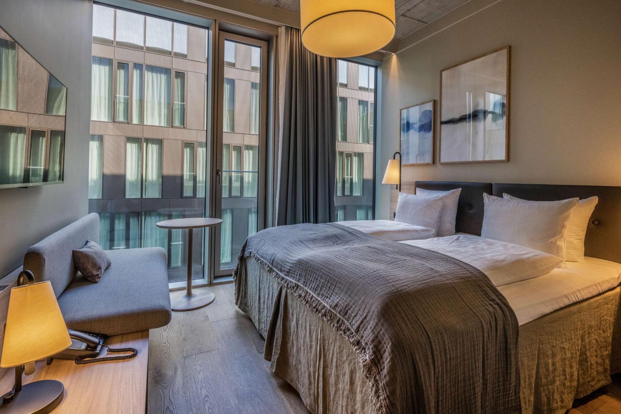 Standard King Room Wellness pool access