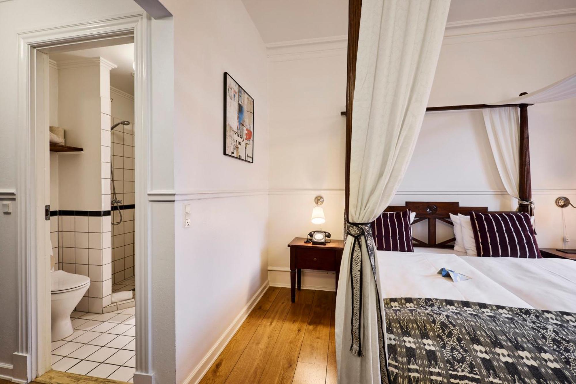 Double Room,1697774353:JPEG