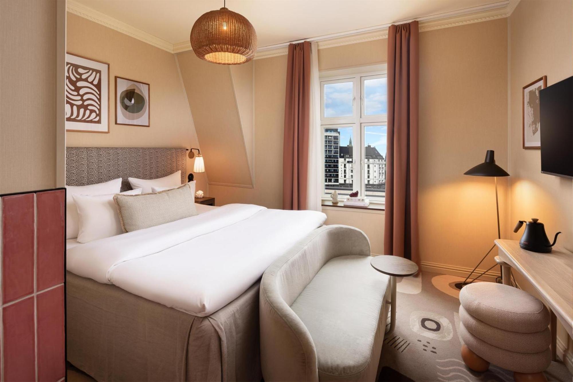 Superior Room,1697780667:JPEG