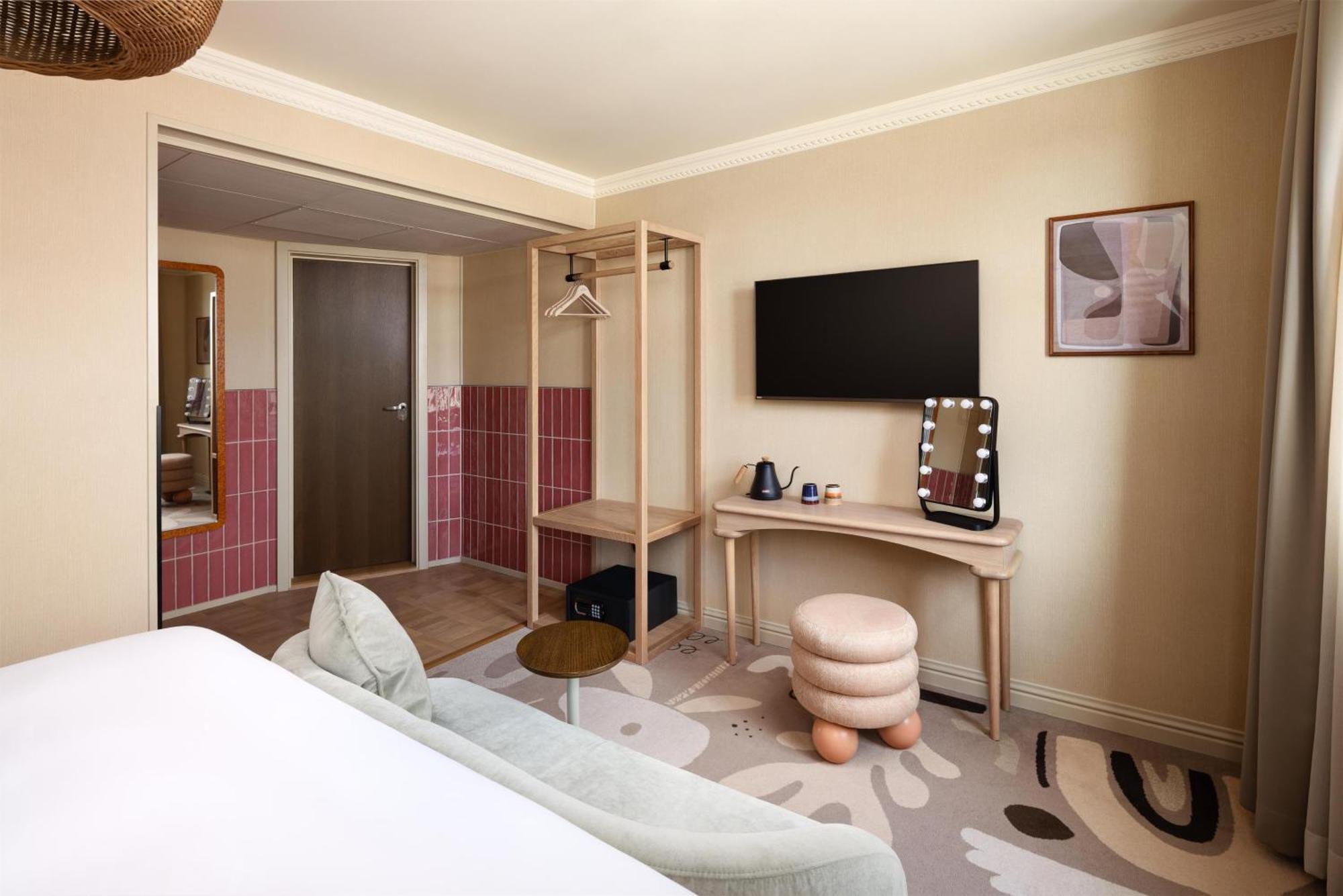 Deluxe Room,1742567259:JPEG