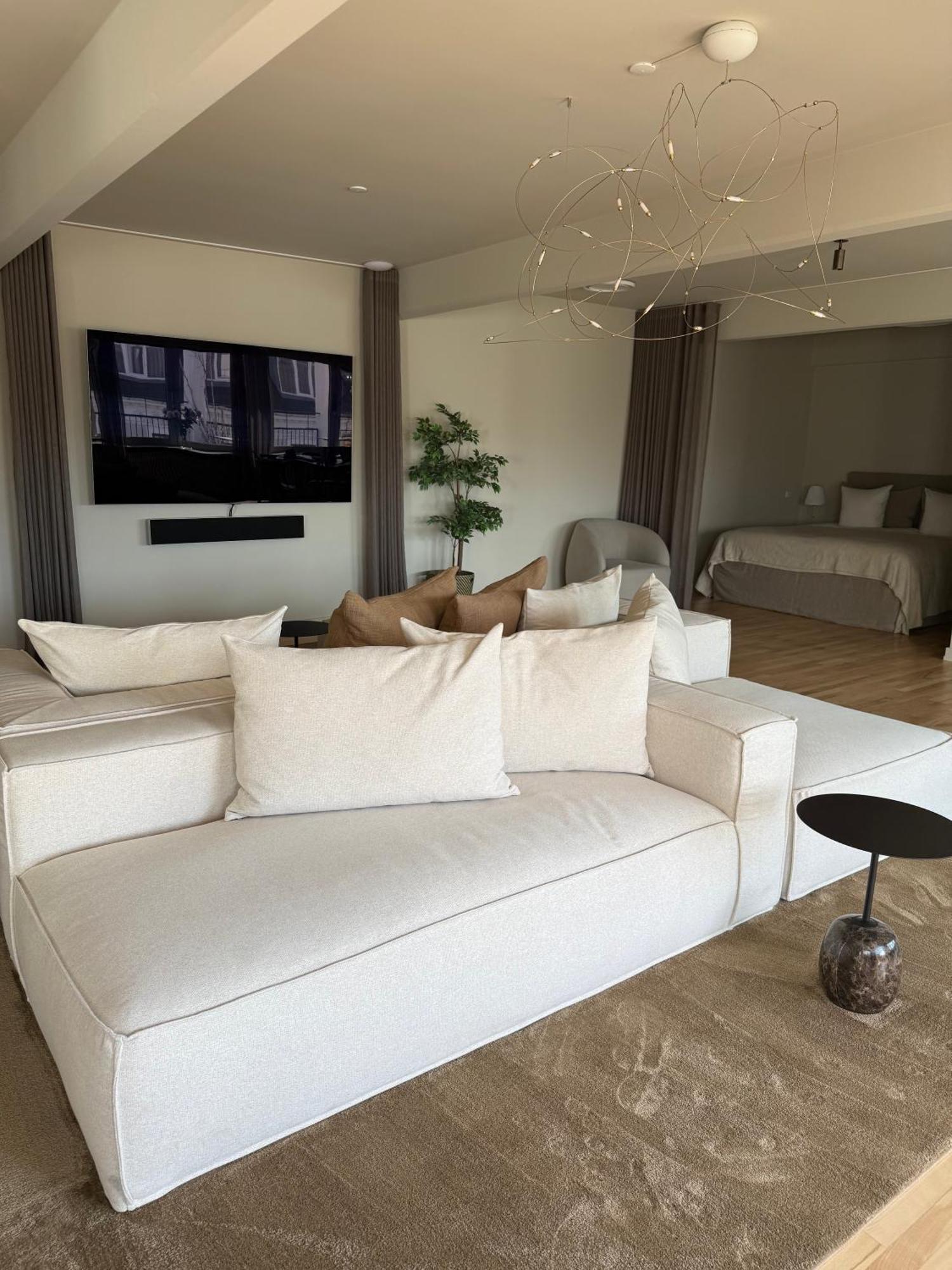 Two-Bedroom Penthouse Balcony & Habour View