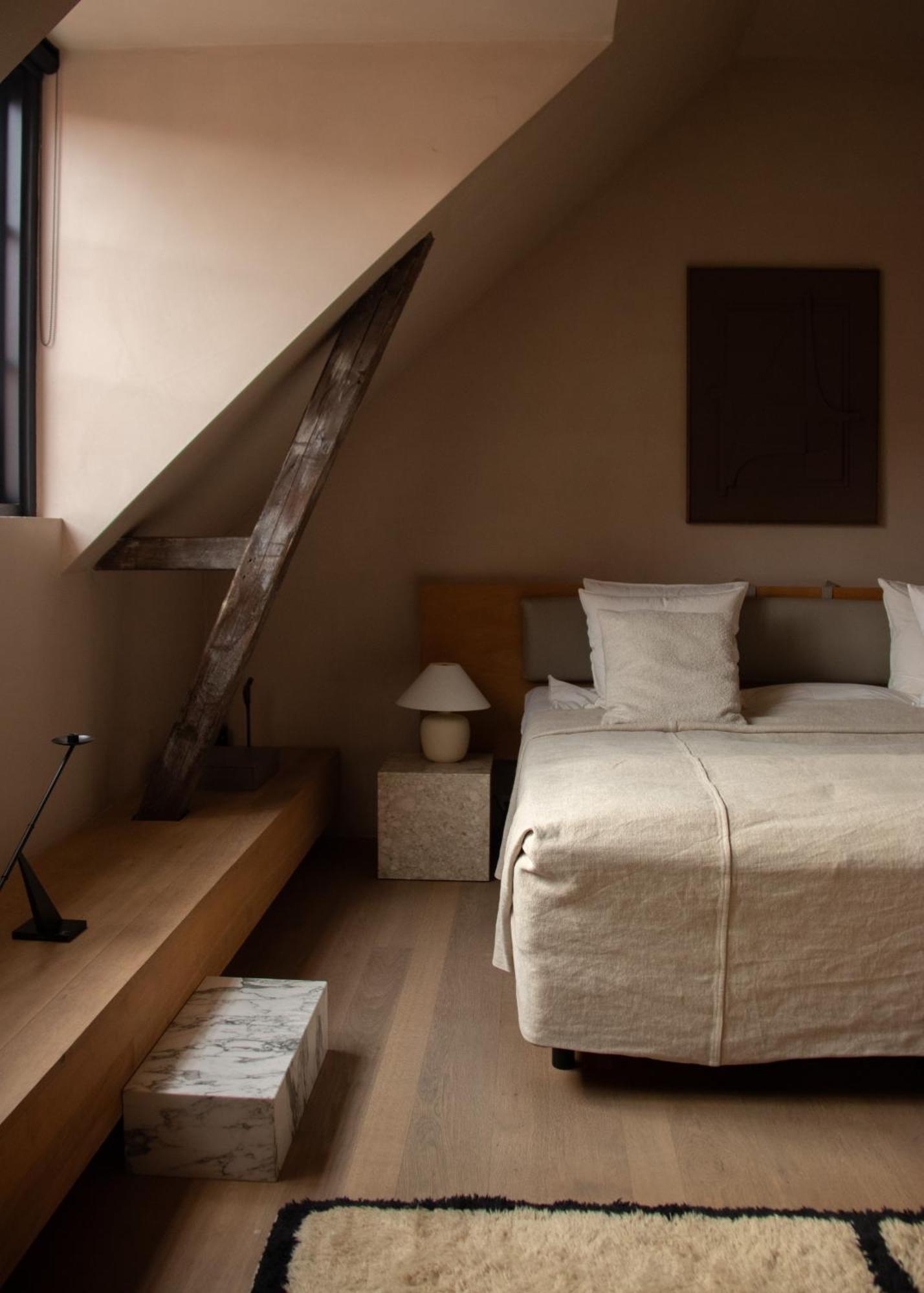 Room 1 Comfort Room