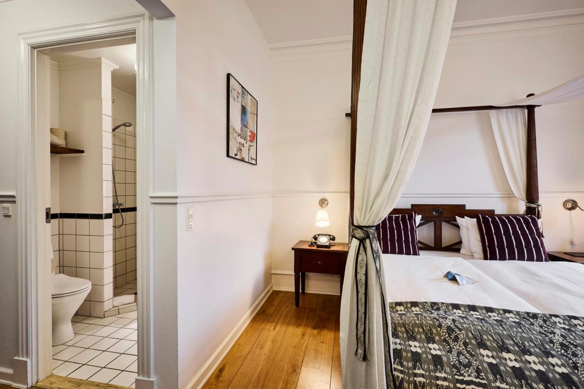 Double Room,1769481583:JPEG