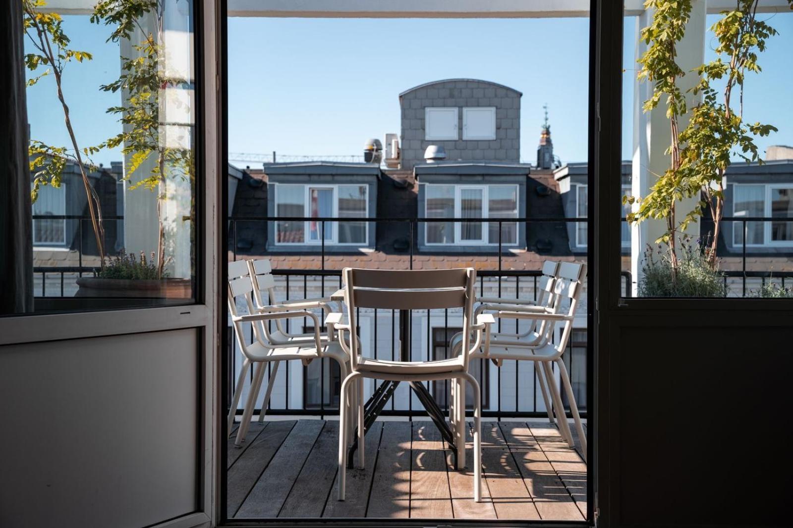 Two-Bedroom Penthouse Balcony & Habour View