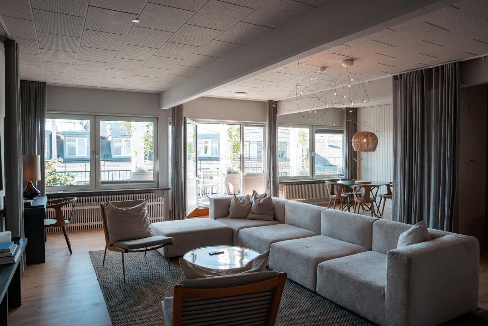 Two-Bedroom Penthouse Balcony & Habour View