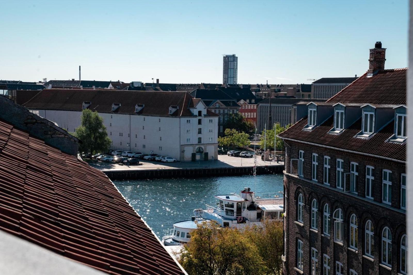 Two-Bedroom Penthouse Balcony & Habour View