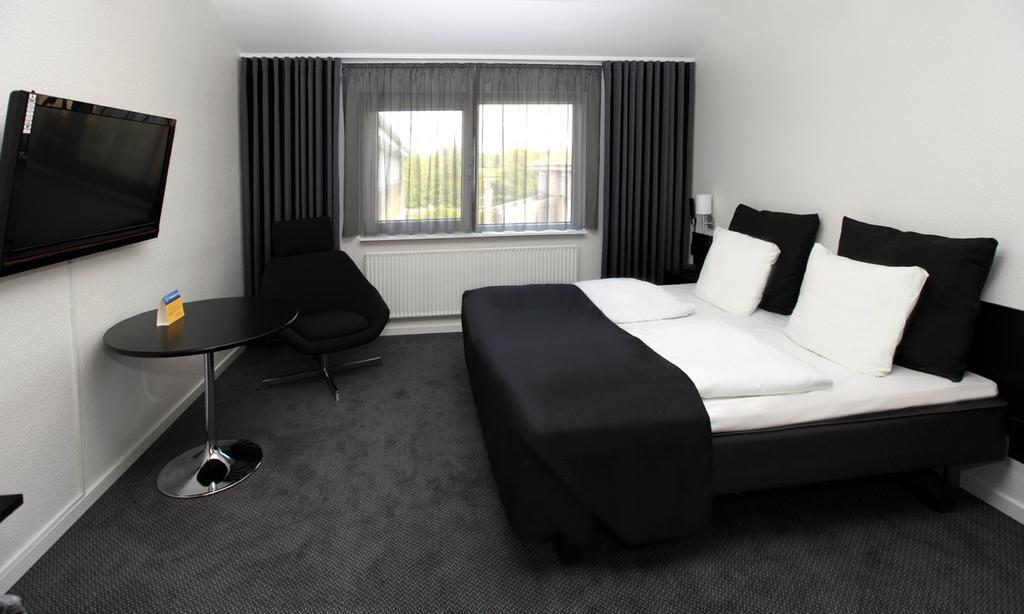 Standard Twin Room,560621280:JPEG