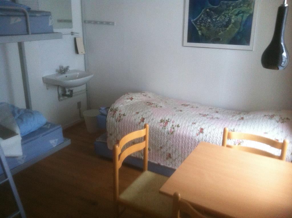 Dobbeltværelse med fælles badeværelse