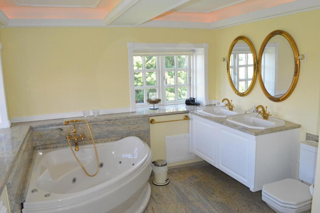 Suite Spa Bath,38007991:JPEG