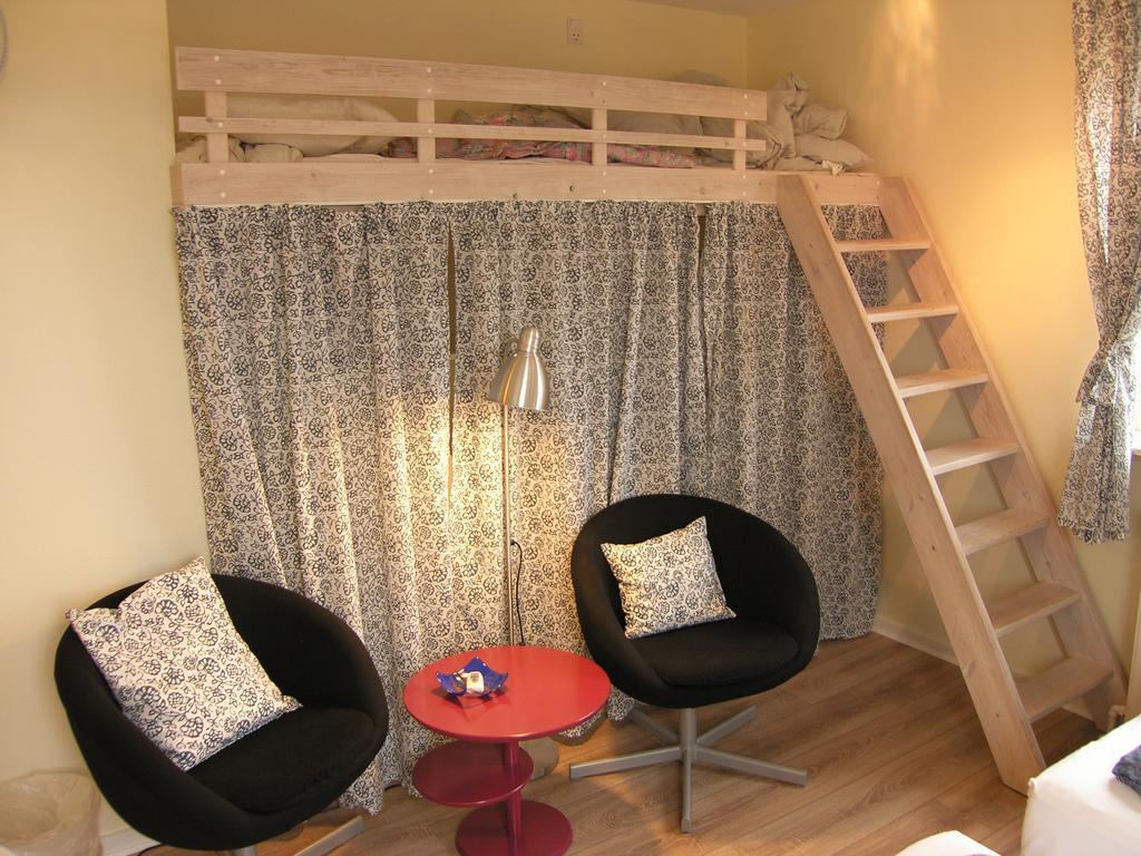 Double or Twin Room with Shared Bathroom,1344923378:JPEG