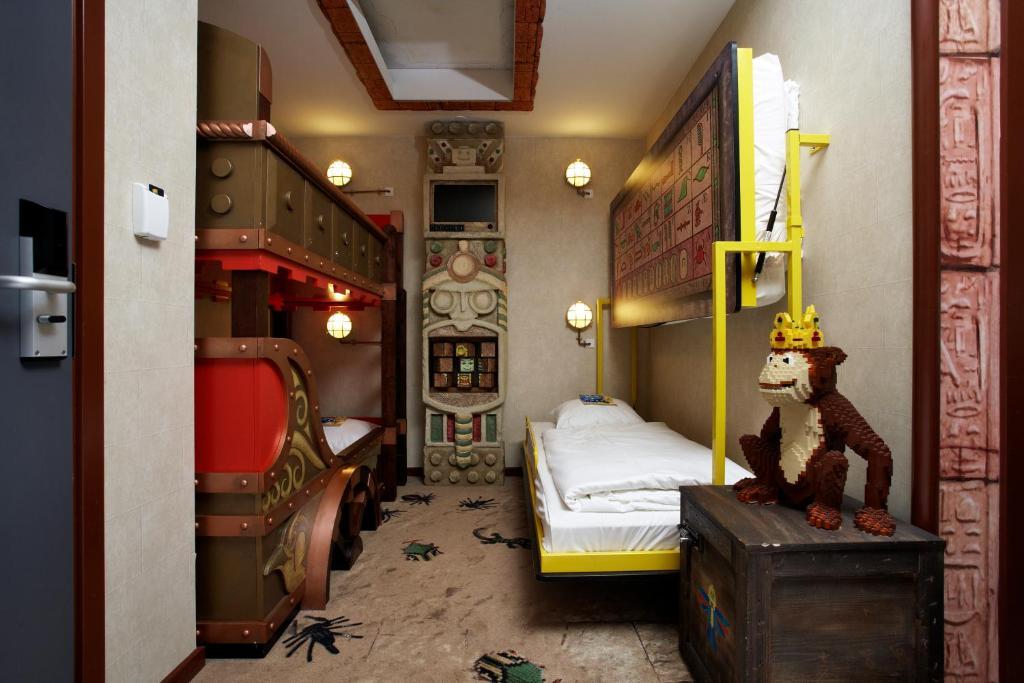 Adventure Room,53833276:JPEG