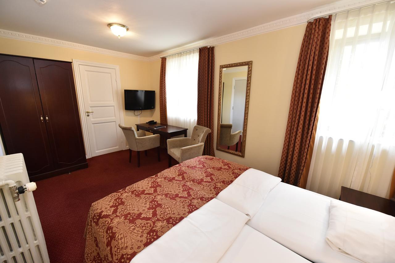 Economy Double or Twin Room,645561429:JPEG