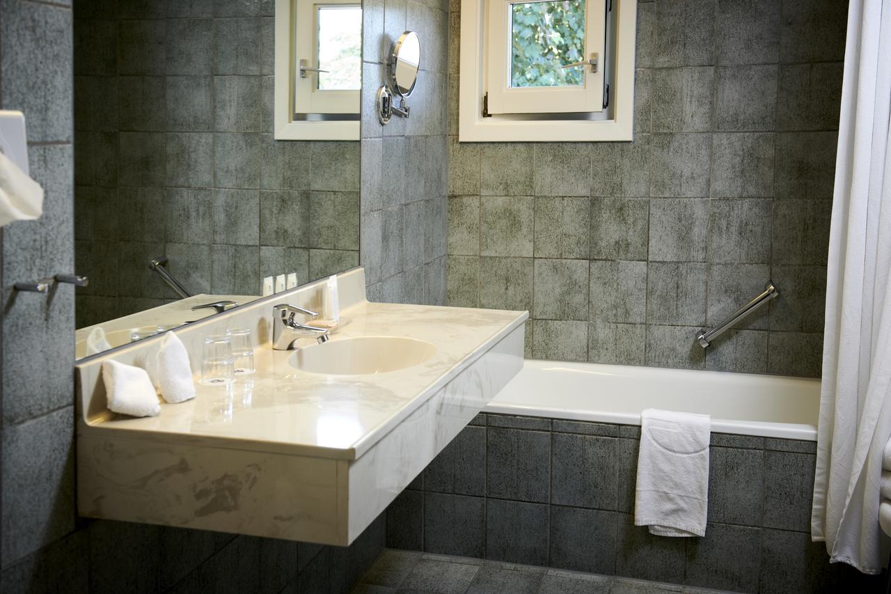 Luxury Single Room,658601343:JPEG