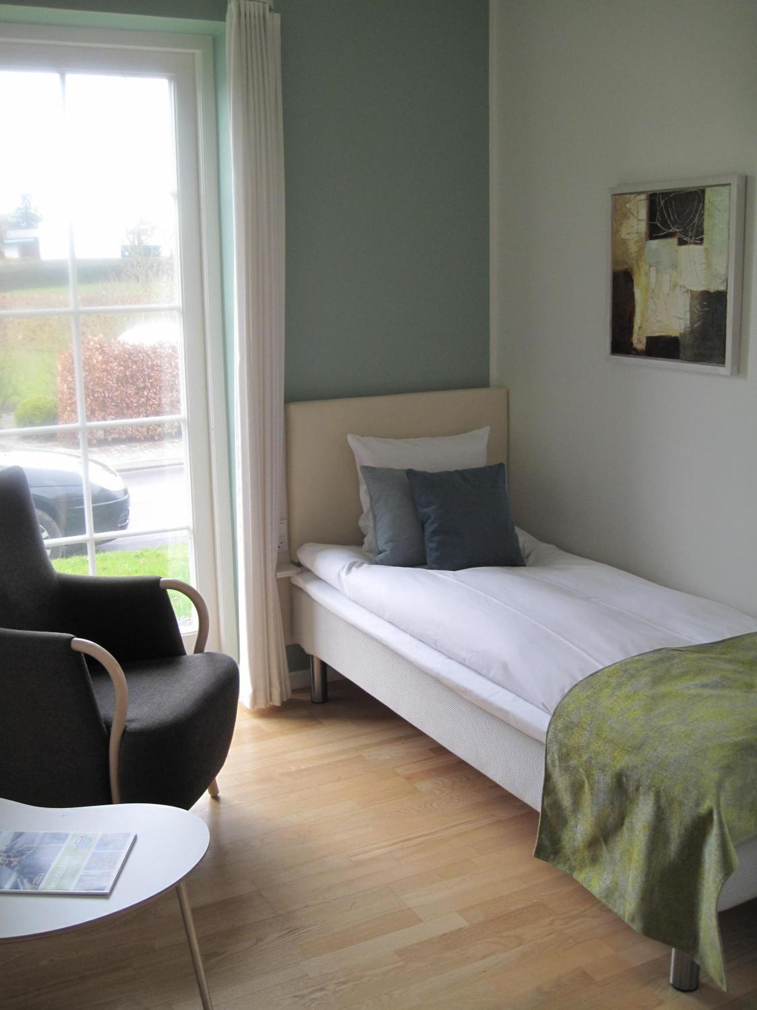 Single Room,798811218:JPEG