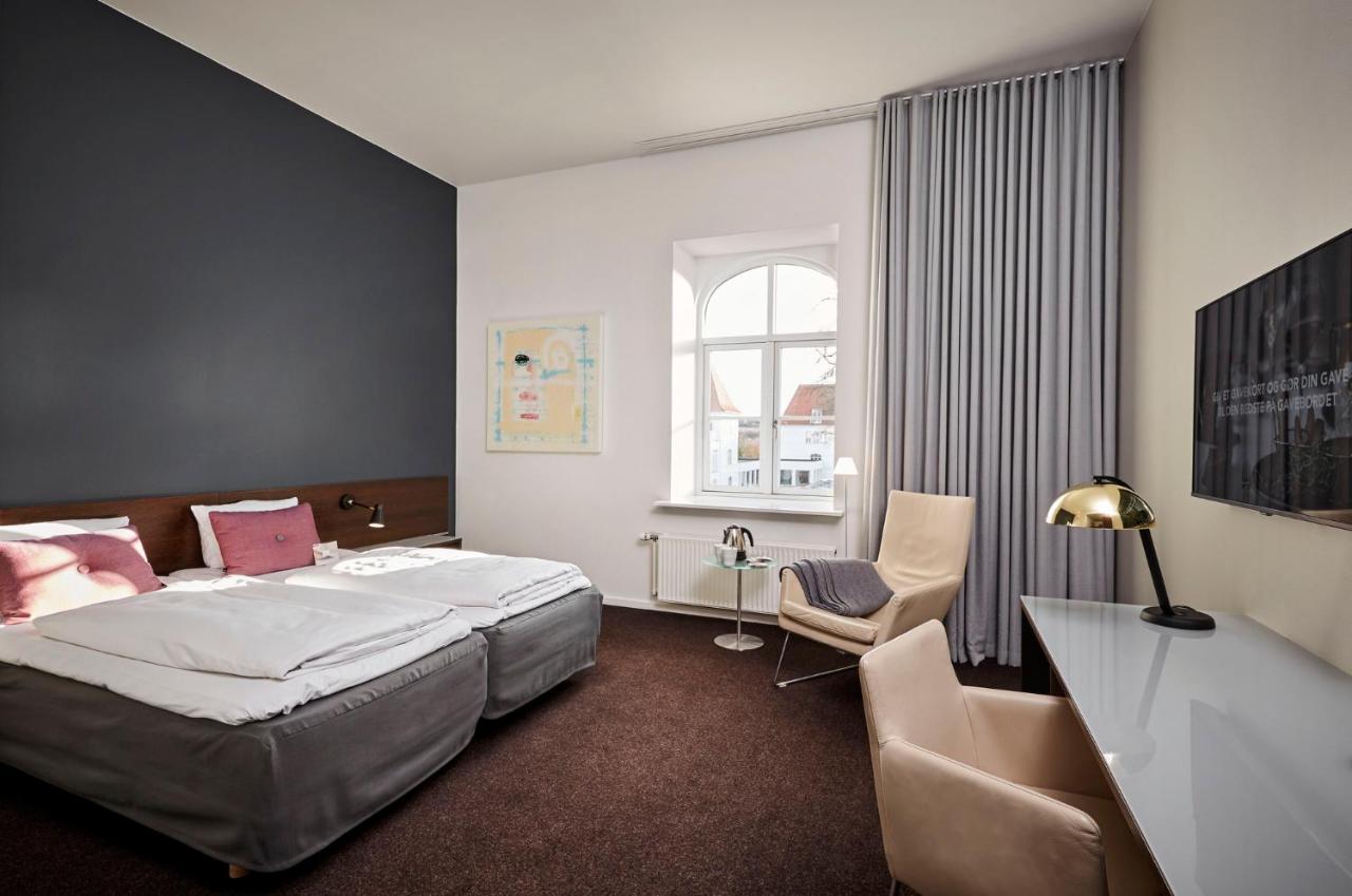 Business Room,769817557:JPEG