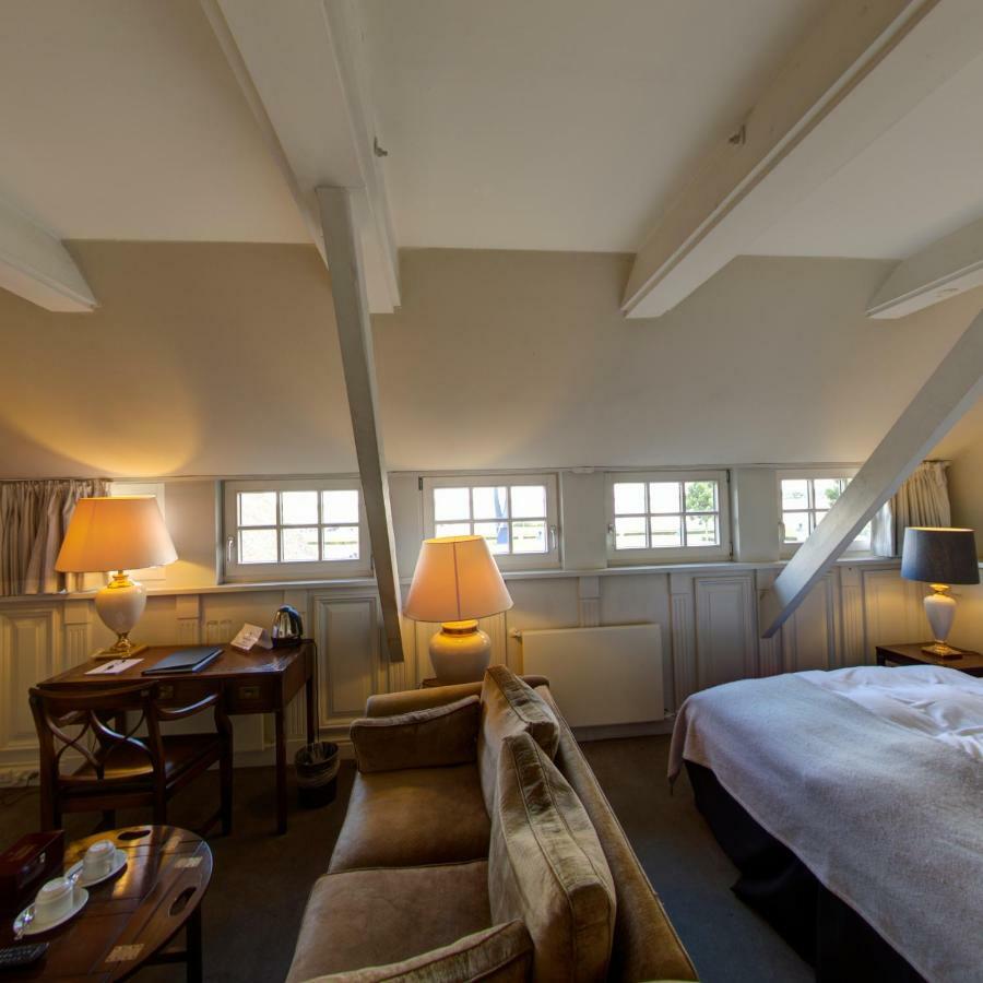 Family Junior Suite (2 Adults + 1 Children),885745000:JPEG