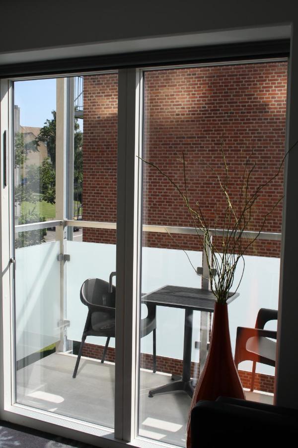 Studio Balcony,26727581:JPEG